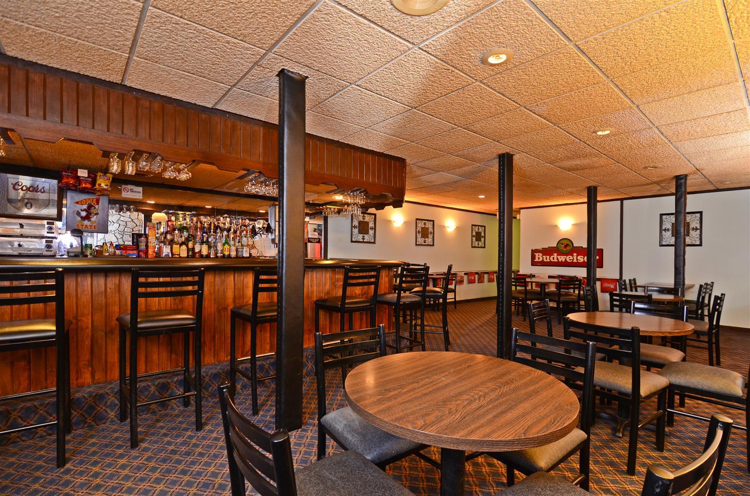 Super 8 By Wyndham Williams Hotel Restaurant photo
