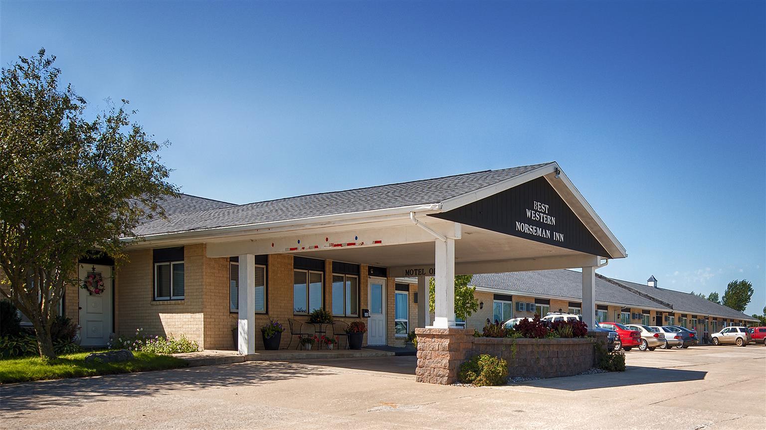 Super 8 By Wyndham Williams Hotel Exterior photo